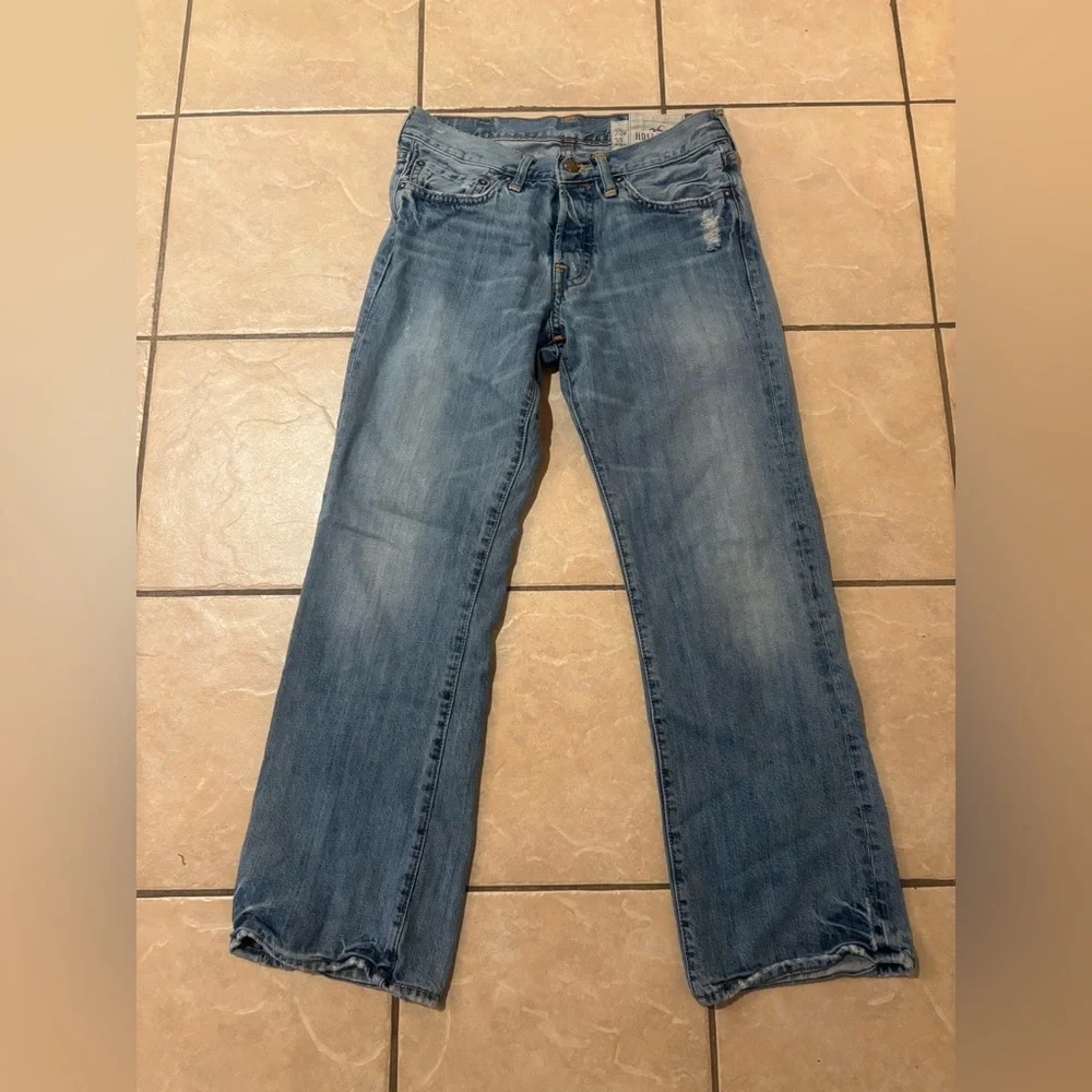 Distressed Hollister Jeans‎